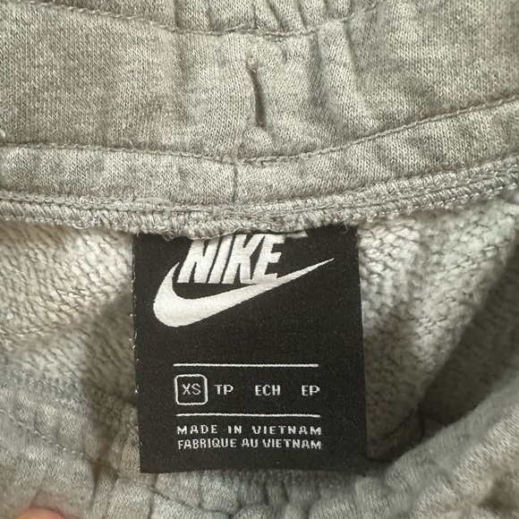 Nike womens sweatpants/joggers with pockets - Picture 2 of 2